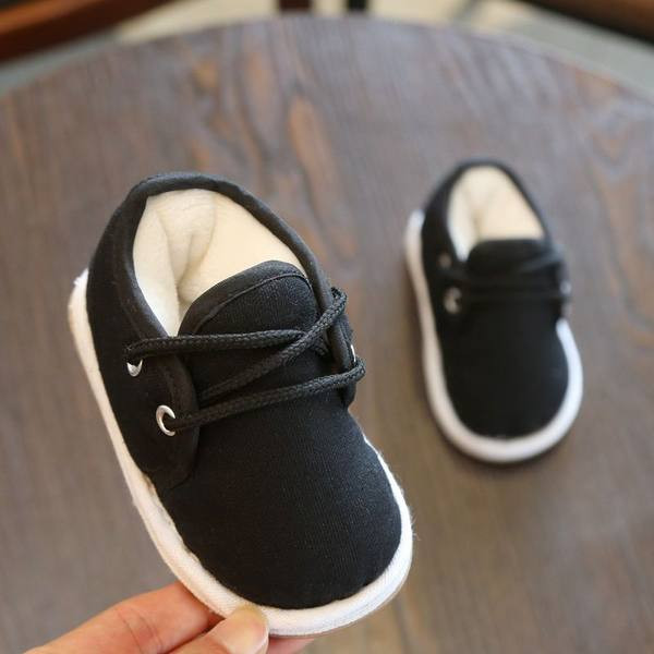 Model nou de pantofi pentru bebelusi cu captuseala moale calduroasa pentru baieti
