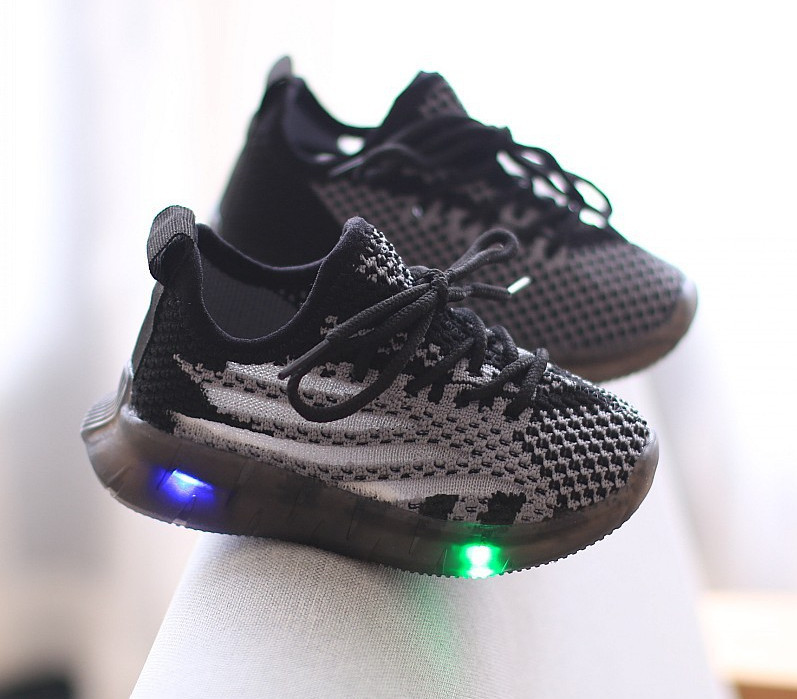 Adidași luminoși pentru bebeluși cu cravate pentru fete și băieți