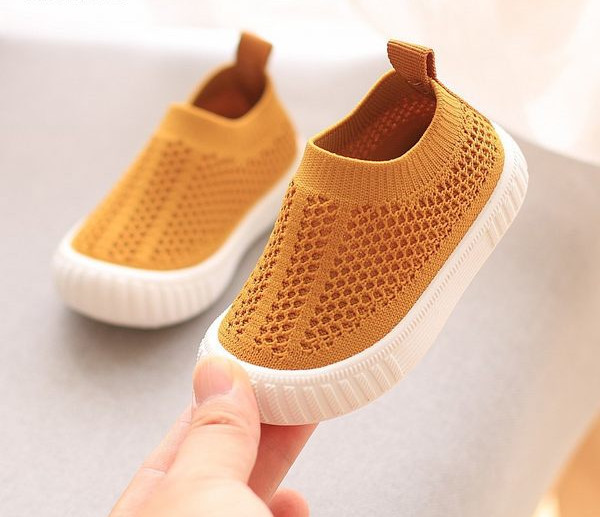 Пролетни бебешки обувки от мрежеста материя и гумена подметка