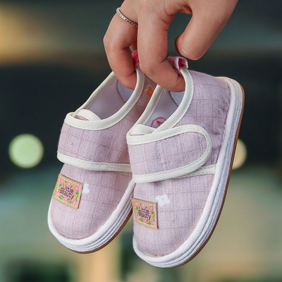 Бебешки обувки с емблема и велкро лепенка за момичета