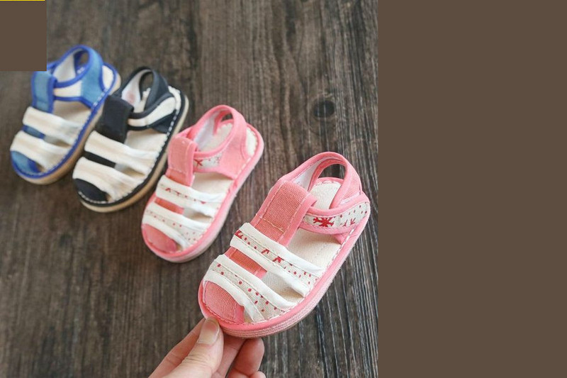 Pantofi textile pentru copii cu autocolante