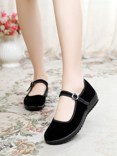 Дамски ежедневни обувки с катарама - в  черен цвят 