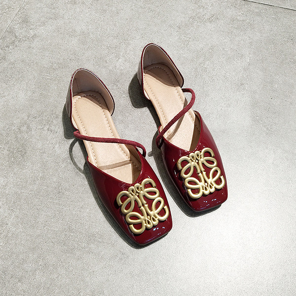 Pantofi casual dama din piele lacuita cu decor metalic