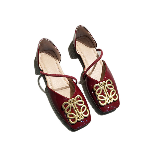 Pantofi casual dama din piele lacuita cu decor metalic