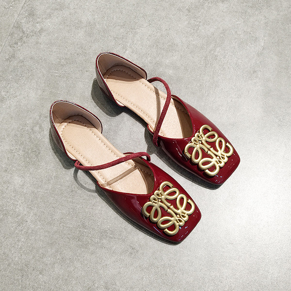 Pantofi casual dama din piele lacuita cu decor metalic