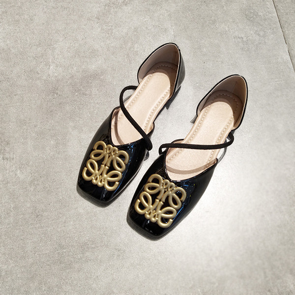 Pantofi casual dama din piele lacuita cu decor metalic