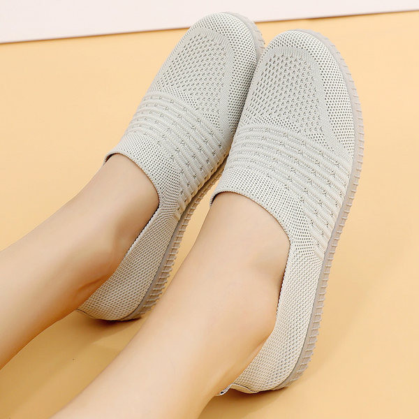 Naiste vabaajajalatsid tekstiilist ja lameda tallaga