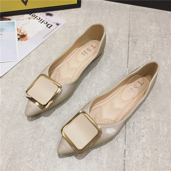 Model nou de pantofi de zi cu zi ascuțiți cu decor metalic