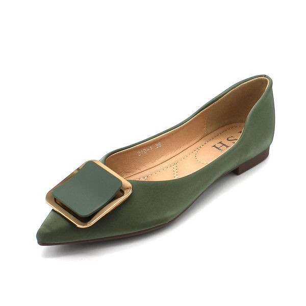 Model nou de pantofi de zi cu zi ascuțiți cu decor metalic