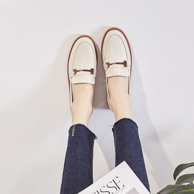 Pantofi eleganti de dama cu decor metalic - doua modele