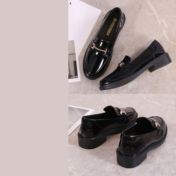 Pantofi eleganti de dama cu decor metalic - doua modele