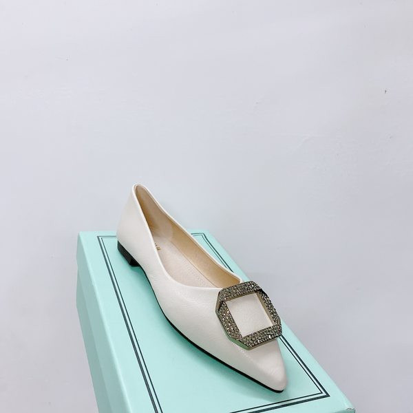 Model nou de pantofi ascuțiți cu arc cu cataramă metalică