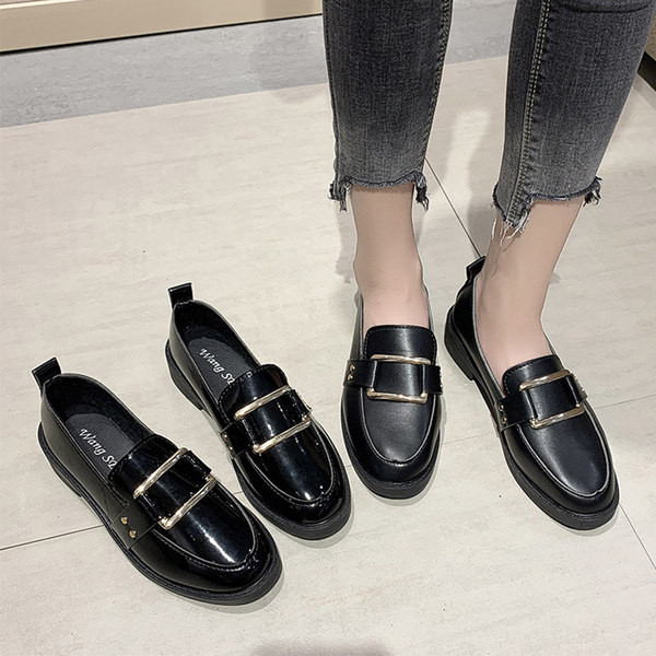 Pantofi moderni de dama din imitatie de piele cu element metalic in negru