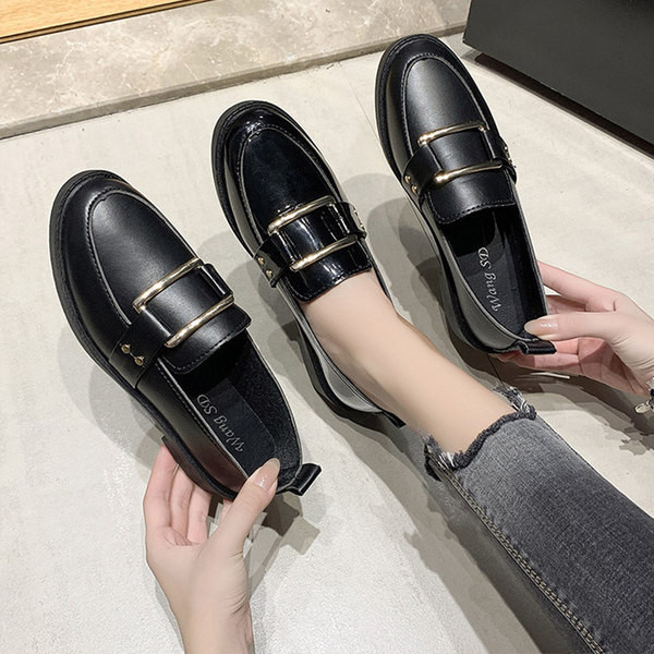 Pantofi moderni de dama din imitatie de piele cu element metalic in negru