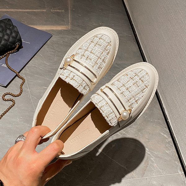 Pantofi moderni de dama cu tocuri patrate - mai multe modele