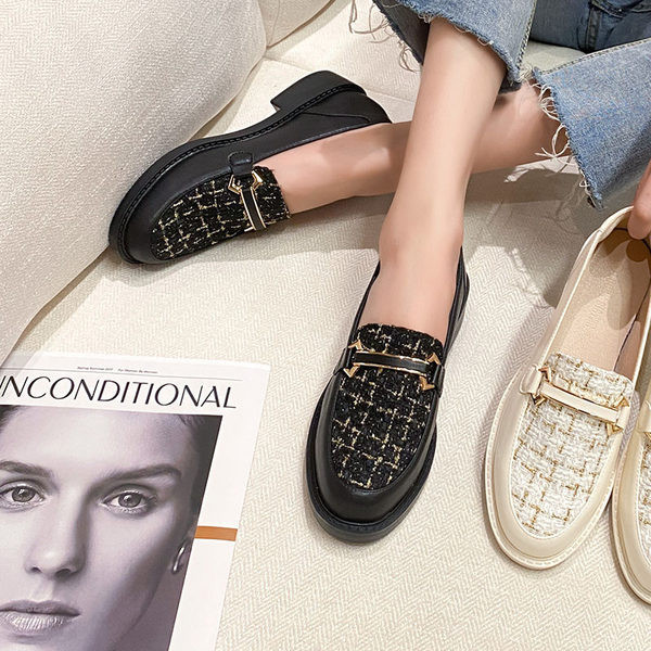 Pantofi moderni de dama cu tocuri patrate - mai multe modele