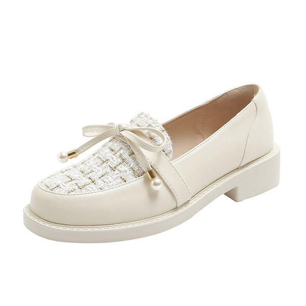 Pantofi moderni de dama cu tocuri patrate - mai multe modele