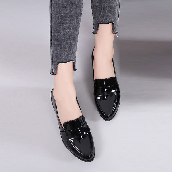 Pantofi de primăvară damă din piele lăcută model ascuțit