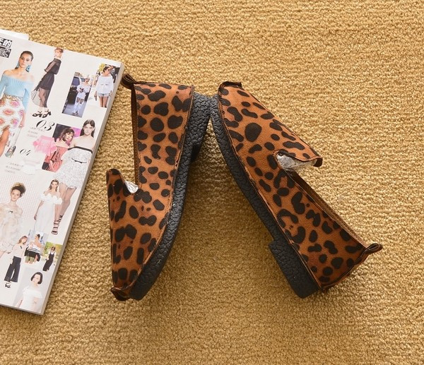 Model nou de mocasini din piele intoarsa ecologica cu talpa plata