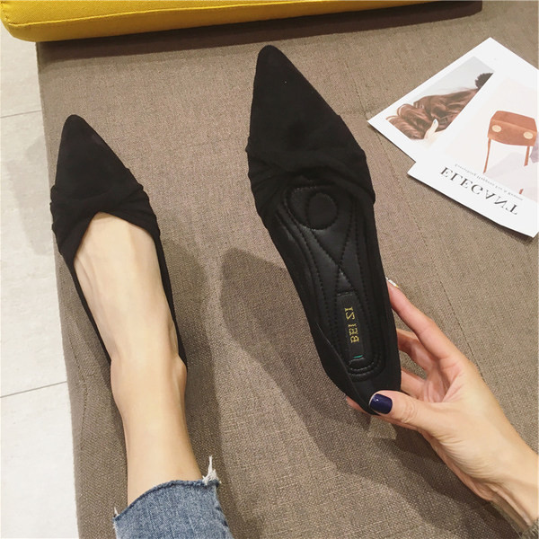 Jauns pavasara apavu modelis no eko zamšādas un plakanas zoles