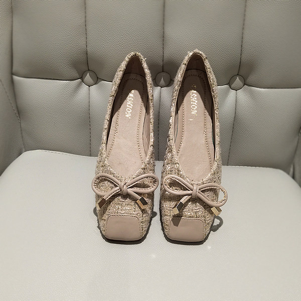 Sieviešu pavasara kurpes ar lentīti