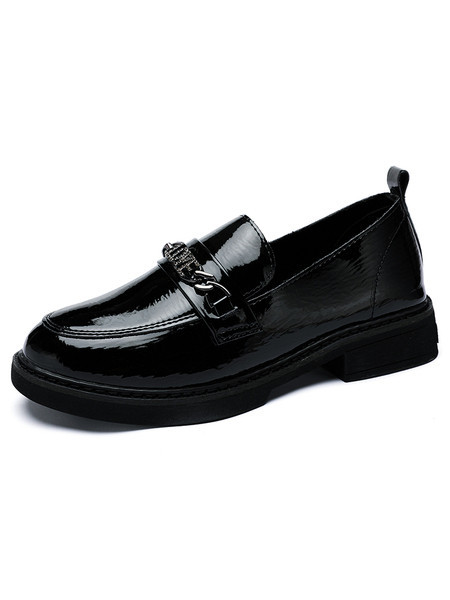 Mūsdienīgi sieviešu apavi no mākslīgās ādas ar metāla elementu - melnā krāsā