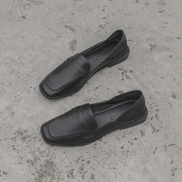 Sieviešu ikdienas apavi no mākslīgās ādas melnā krāsā