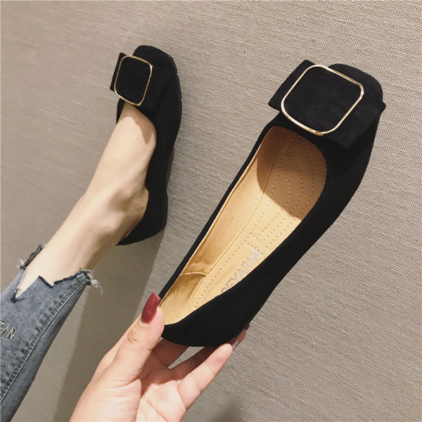 Modernas sieviešu pavasara kurpes ar sprādzi