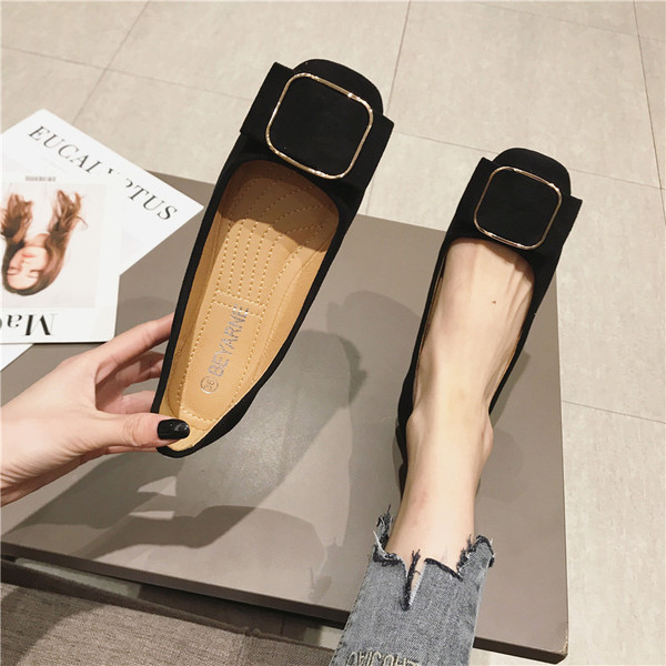 Modernas sieviešu pavasara kurpes ar sprādzi