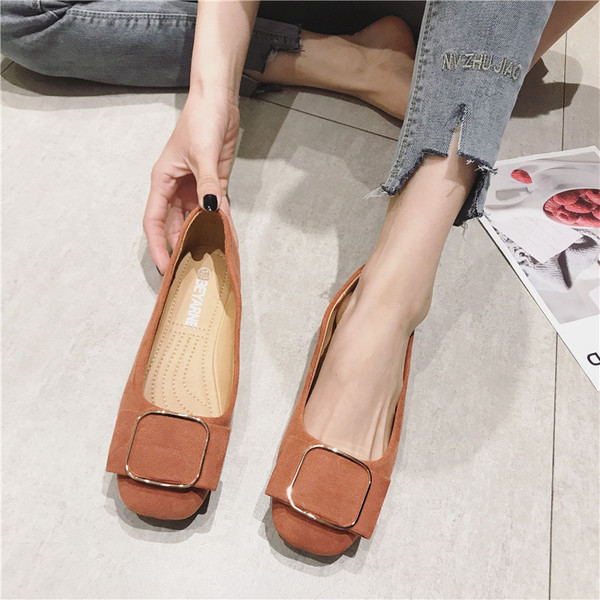 Modernas sieviešu pavasara kurpes ar sprādzi