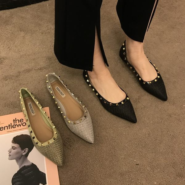 Ikdienas smailas ādas kurpes ar metāla dambreti