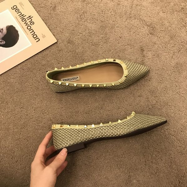 Ikdienas smailas ādas kurpes ar metāla dambreti