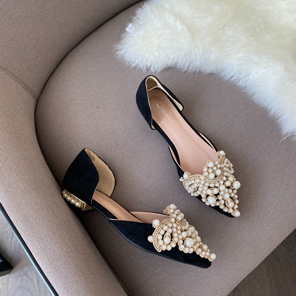 Sieviešu apavi no eko zamšādas un pērļu dekorācijas