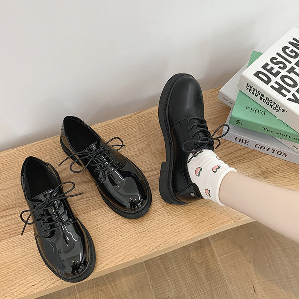 Sieviešu apavi ar šņorēm melnā krāsā - divi modeļi