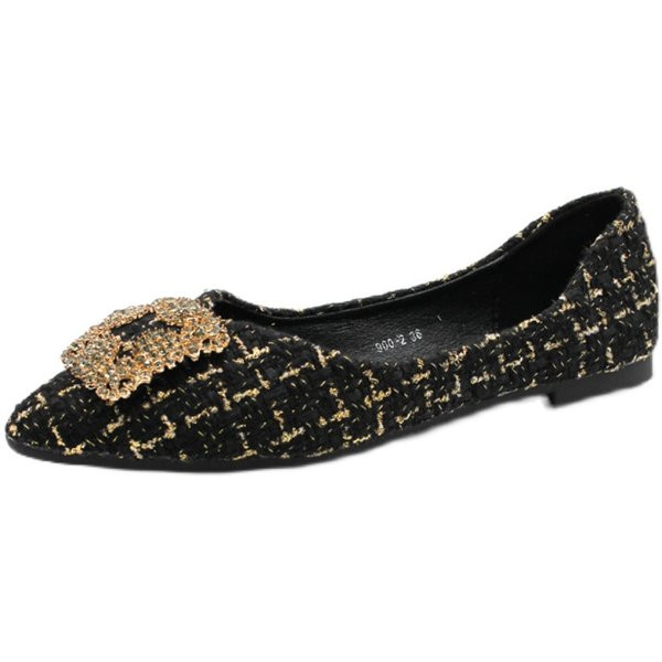 Model nou de pantofi textile de primavara cu decor metalic