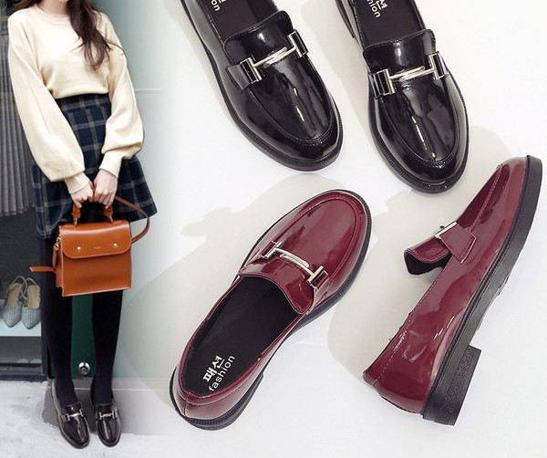 Pantofi moderni de dama cu element metalic in rosu si negru