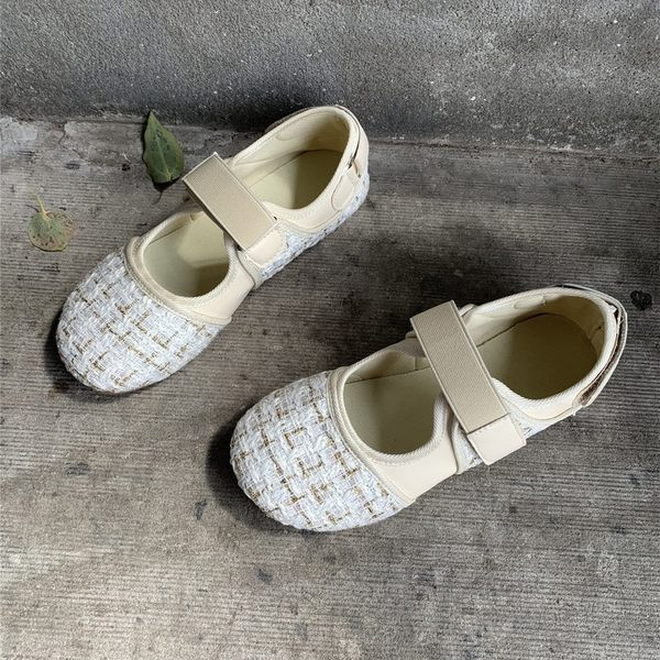 Ikdienas sieviešu apavi ar plakanu zoli - divi modeļi