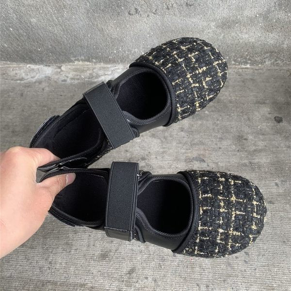 Ikdienas sieviešu apavi ar plakanu zoli - divi modeļi