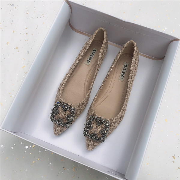 Tekstila smailas kurpes ar metāla sprādzi un akmeņiem