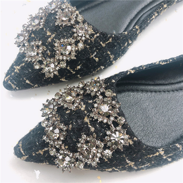 Tekstila smailas kurpes ar metāla sprādzi un akmeņiem