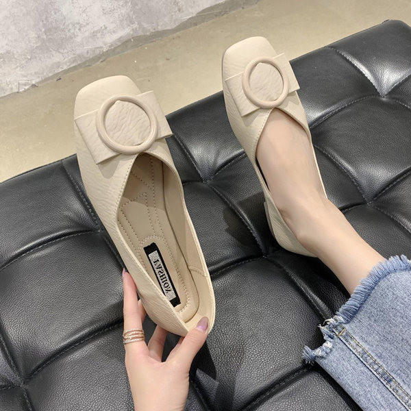 Γυναικεία έκο δερμάτινα παπούτσια με επίπεδη σόλα και αγκράφα