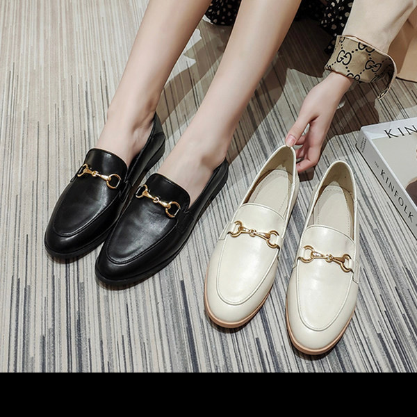 Jauns sieviešu ikdienas apavu modelis ar metāla elementu - mākslīgā āda