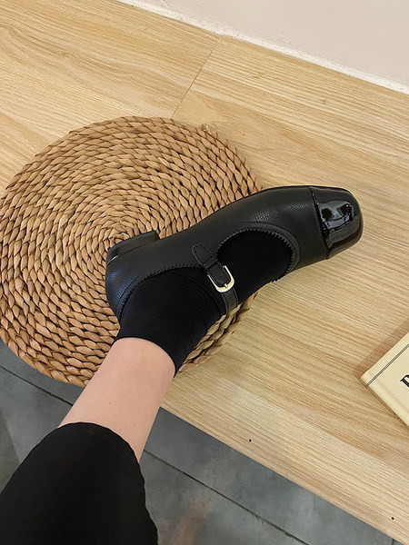 Sieviešu ādas apavi ar eko ādas siksniņu