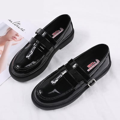 Sieviešu lakādas apaļas kurpes ar metāla elementu