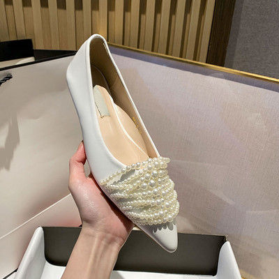 Jauna modeļa smailas kurpes ar pērļu rotājumu