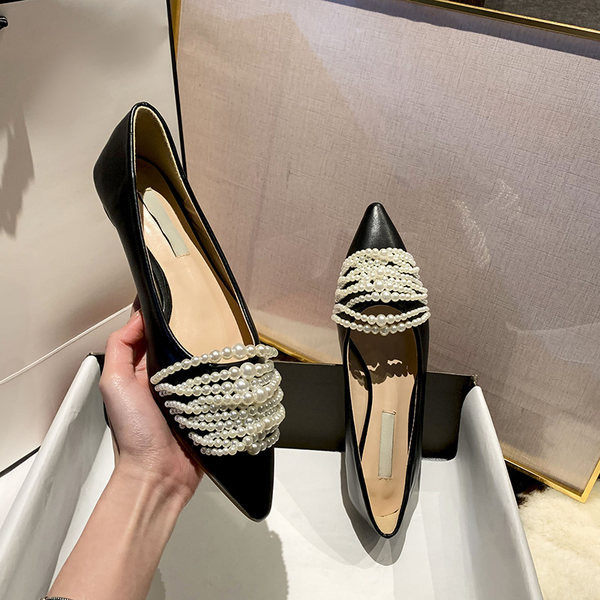 Jauna modeļa smailas kurpes ar pērļu rotājumu