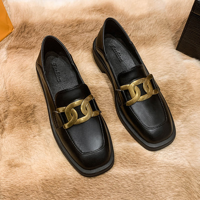 Ikdienas sieviešu apavi no mākslīgās ādas - divi modeļi