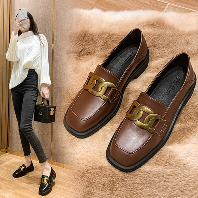 Ikdienas sieviešu apavi no mākslīgās ādas - divi modeļi