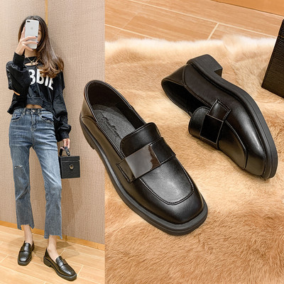 Ikdienas sieviešu apavi no mākslīgās ādas - divi modeļi