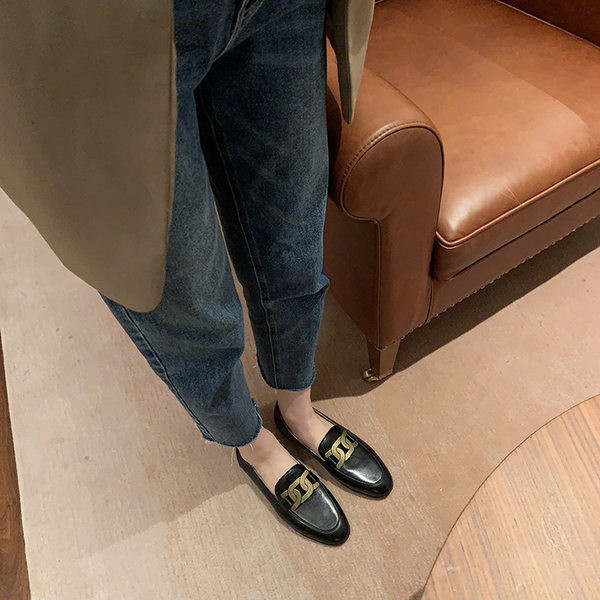 Ikdienas sieviešu apavi no mākslīgās ādas - divi modeļi